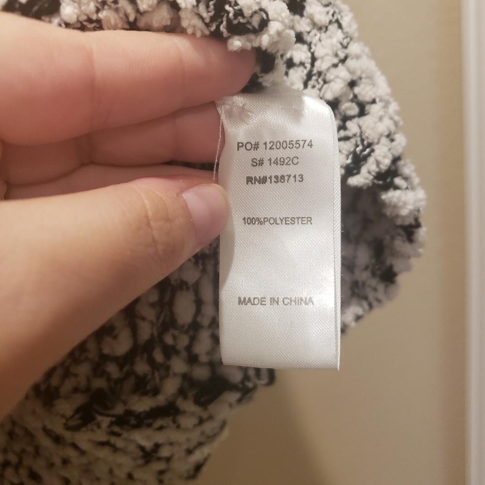 Star sweater. - Picture 4 of 4